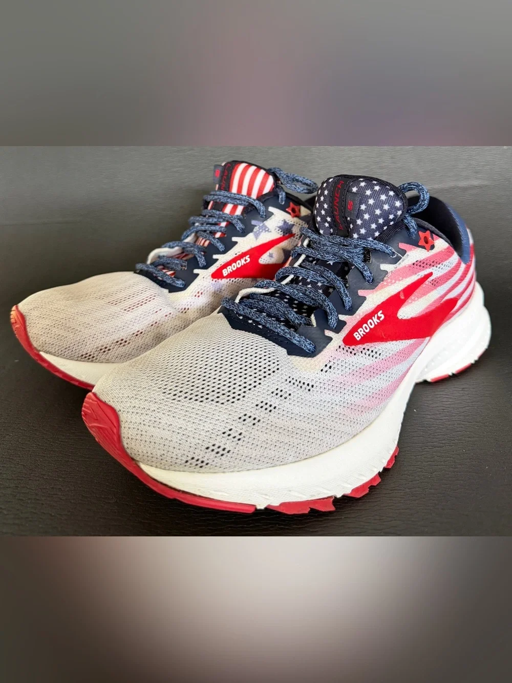Brooks Launch 6 Sneakers in White, Navy & Red woman’s 7.5 - Picture 2 of 8